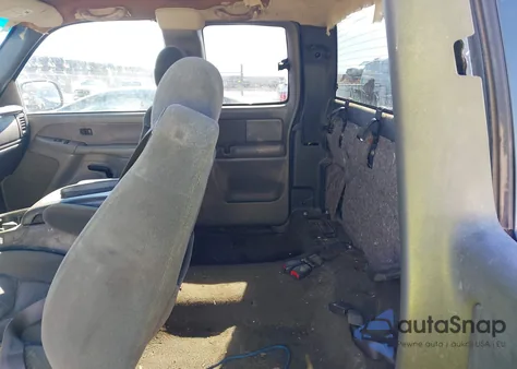 2004 Chevrolet Silverado 1500 Ls from USA, damaged, VIN 2GCEC19T841177552